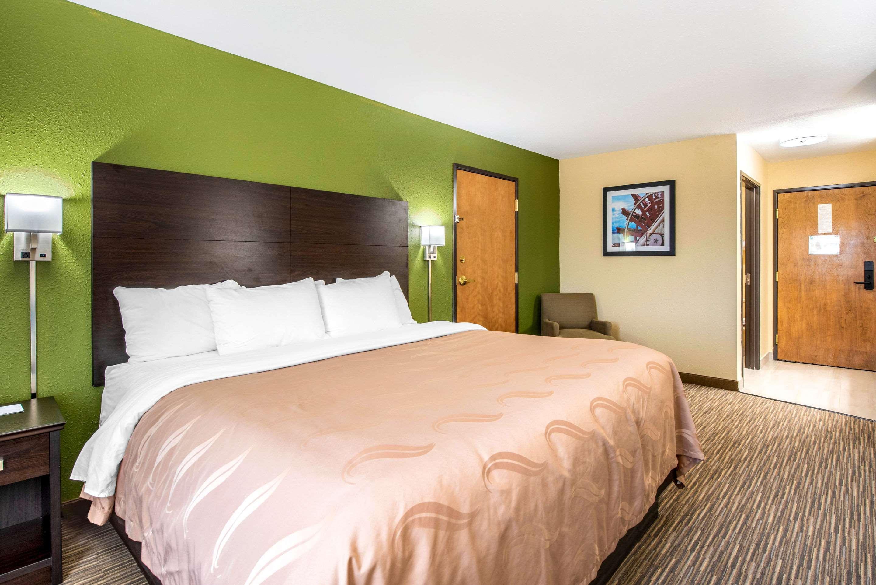 Quality Inn & Suites Brandenburg - Fort Knox Exterior photo