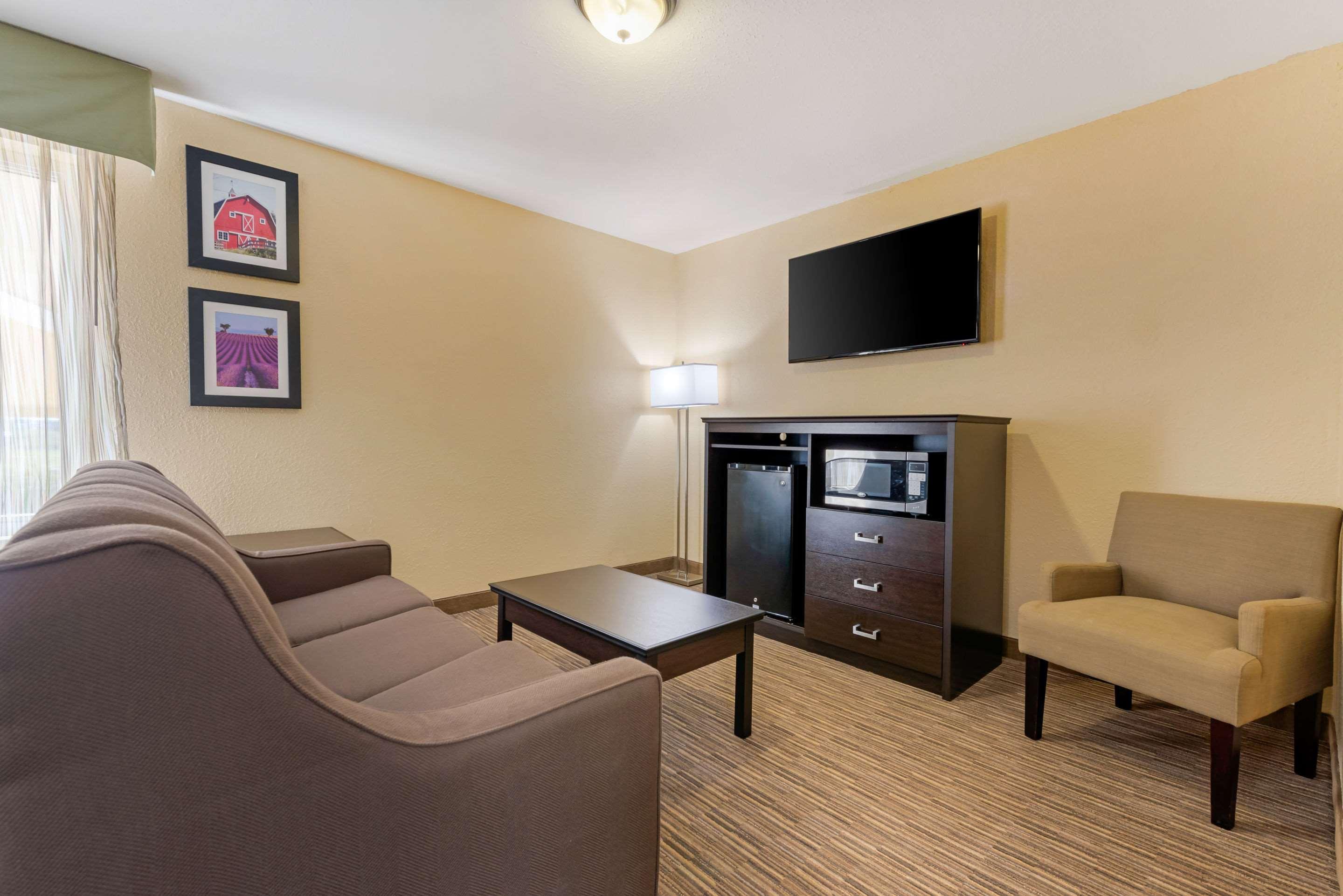 Quality Inn & Suites Brandenburg - Fort Knox Exterior photo