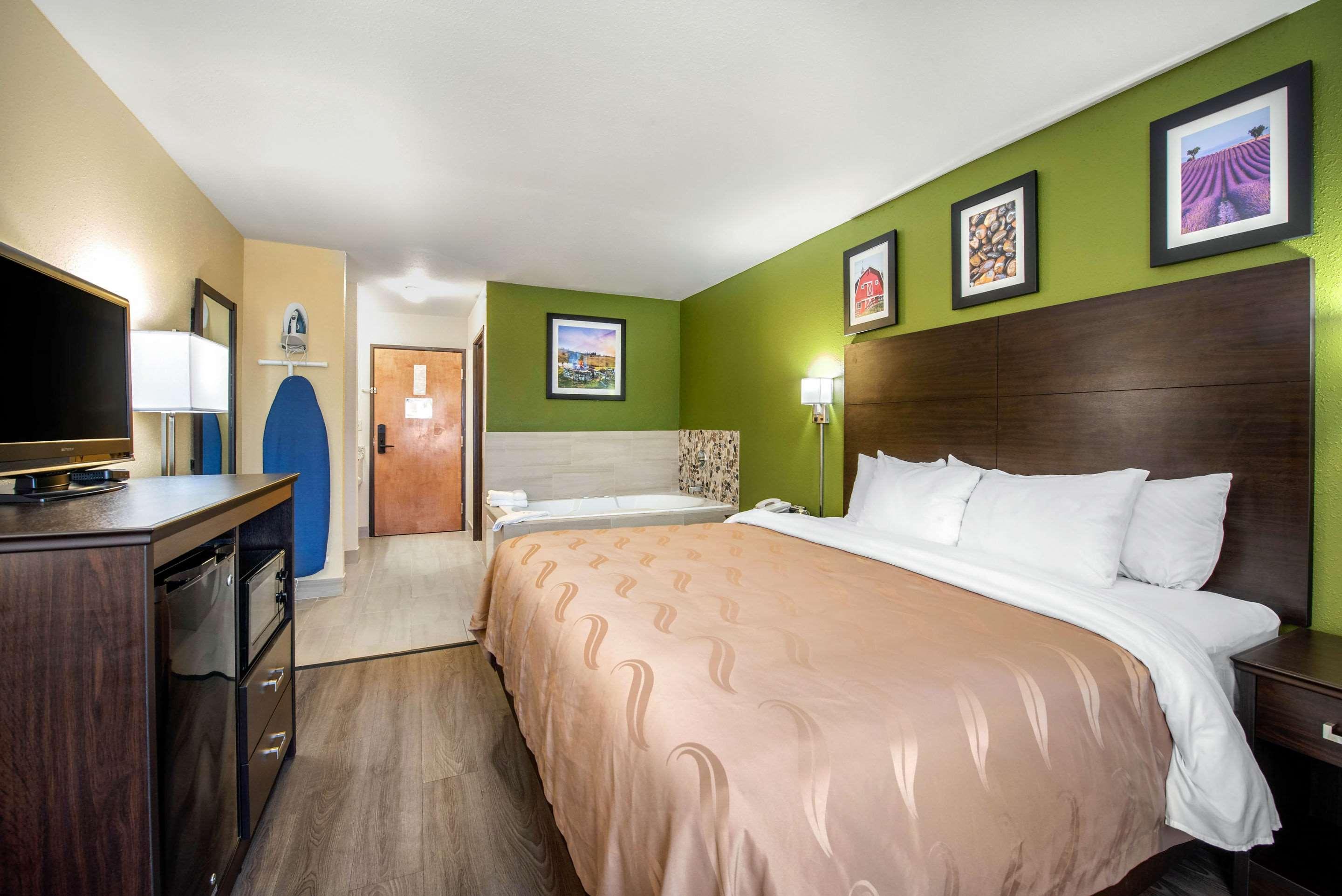 Quality Inn & Suites Brandenburg - Fort Knox Exterior photo