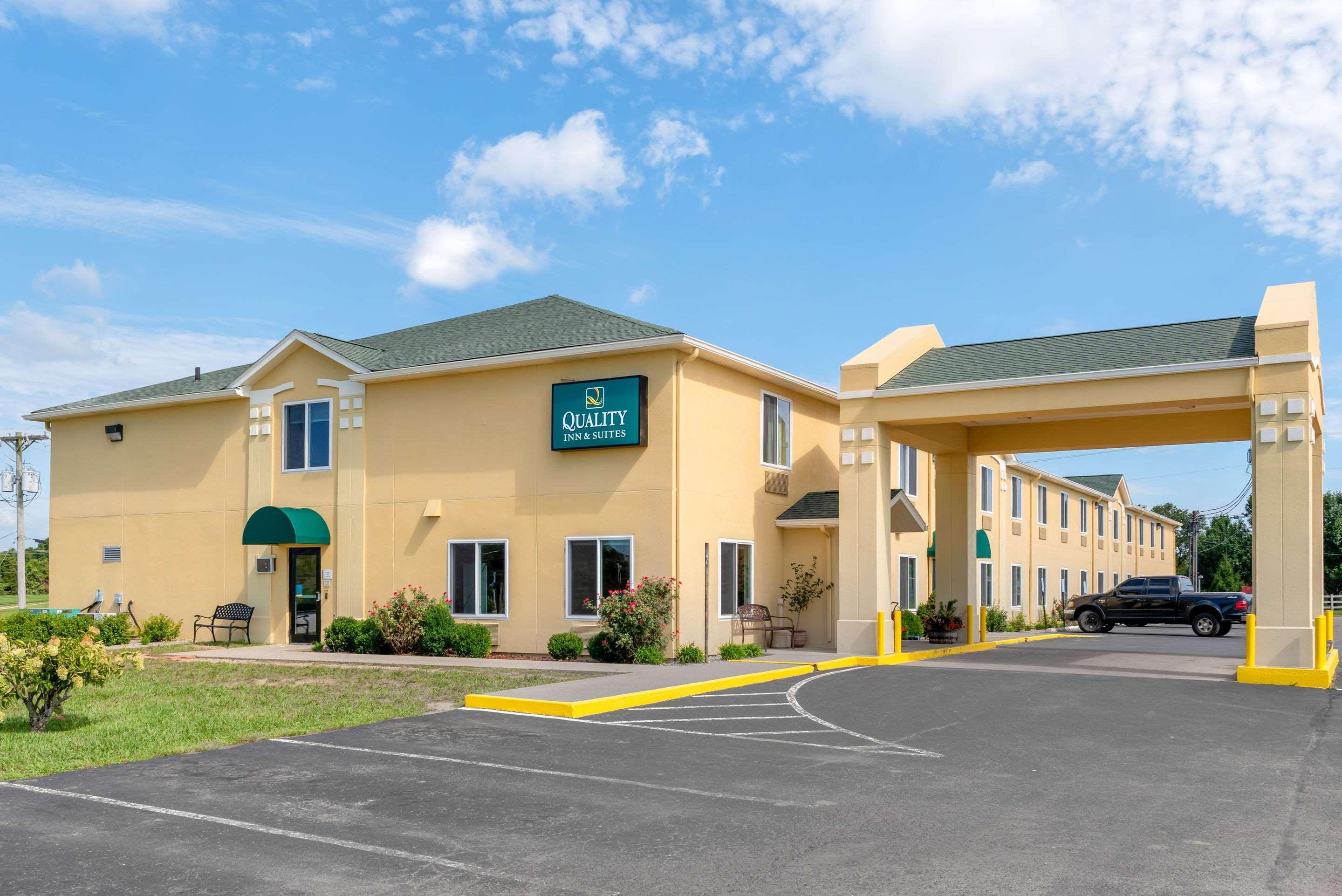 Quality Inn & Suites Brandenburg - Fort Knox Exterior photo