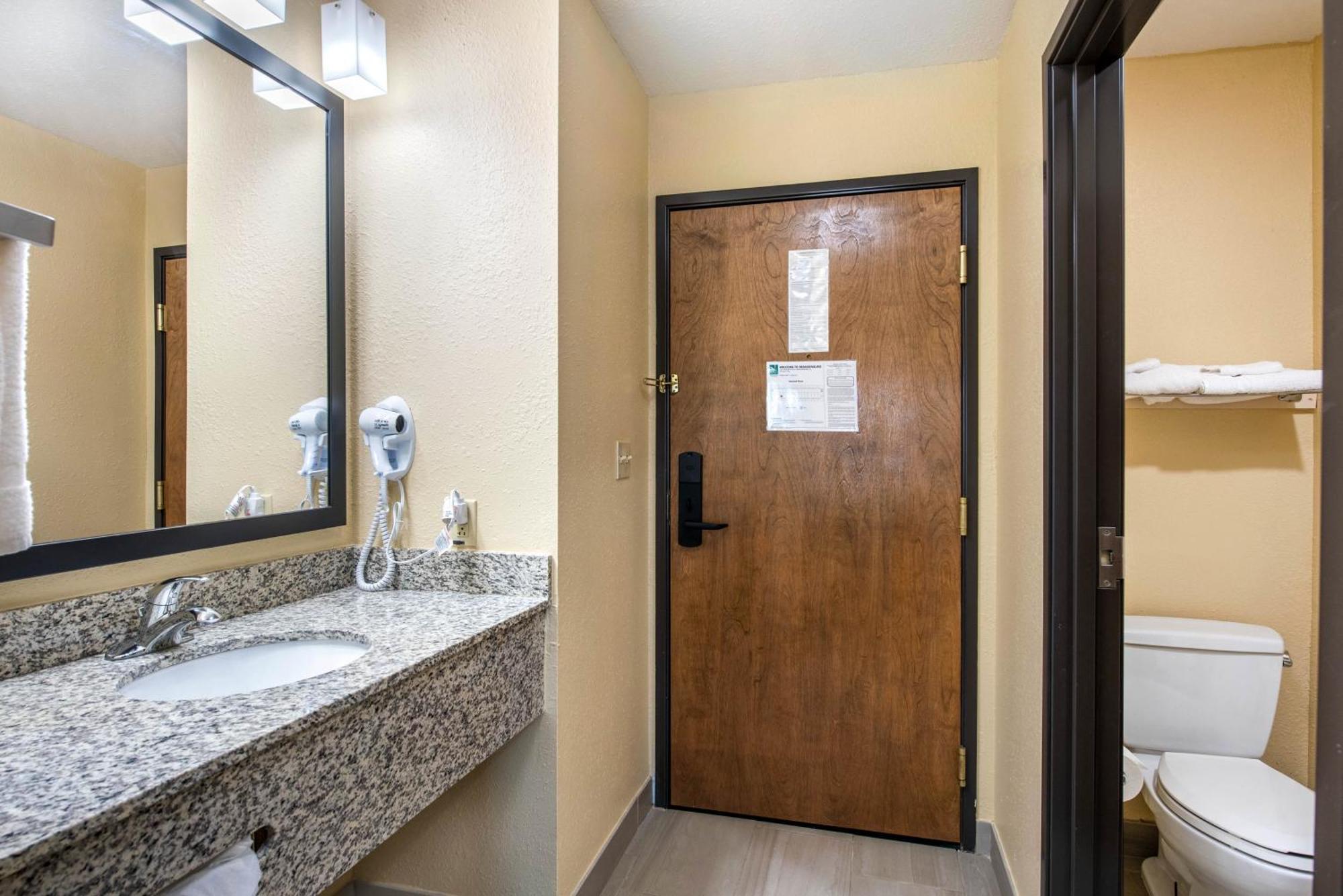 Quality Inn & Suites Brandenburg - Fort Knox Exterior photo