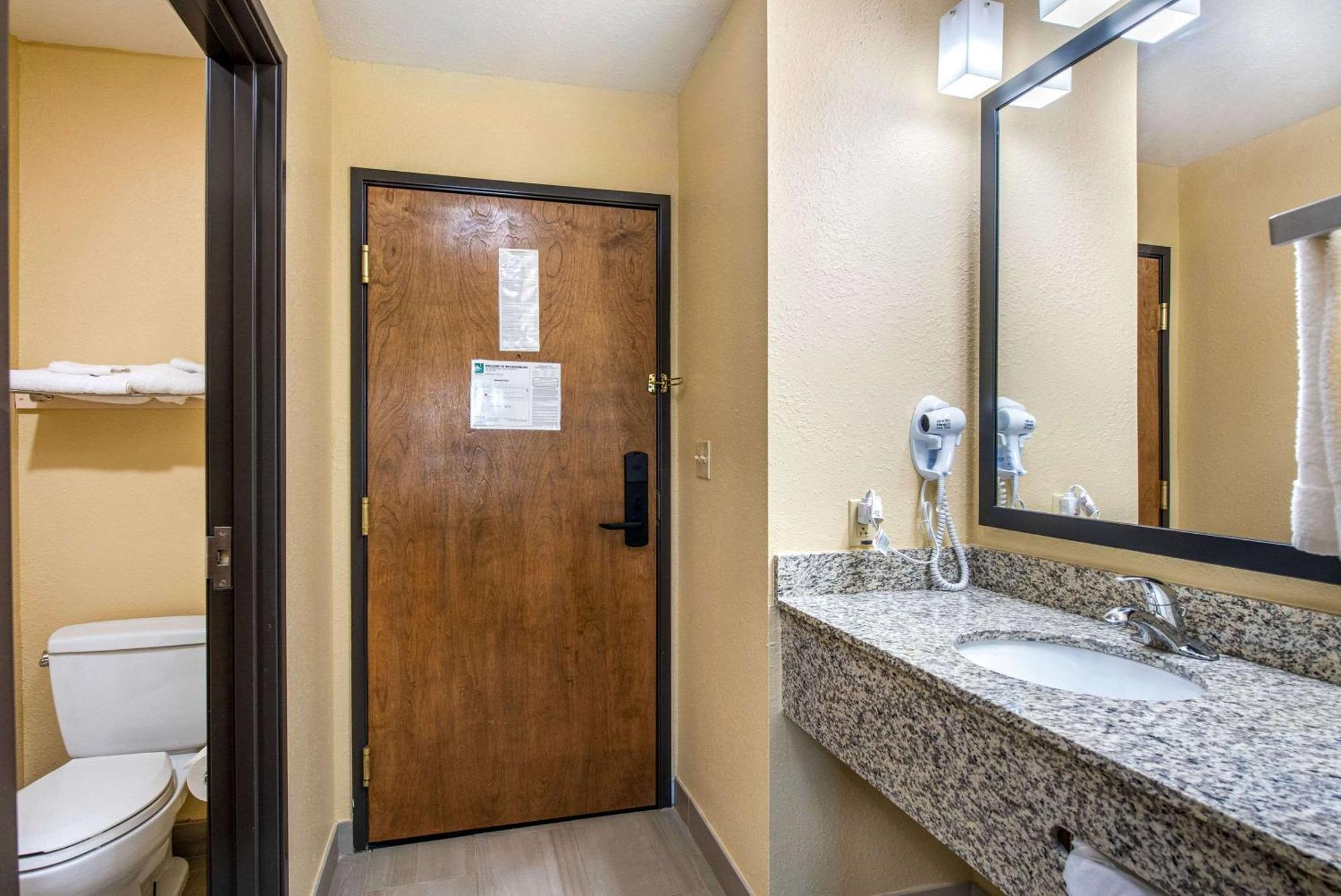 Quality Inn & Suites Brandenburg - Fort Knox Exterior photo