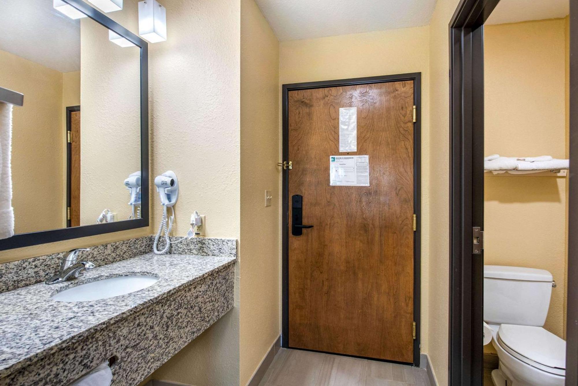 Quality Inn & Suites Brandenburg - Fort Knox Exterior photo