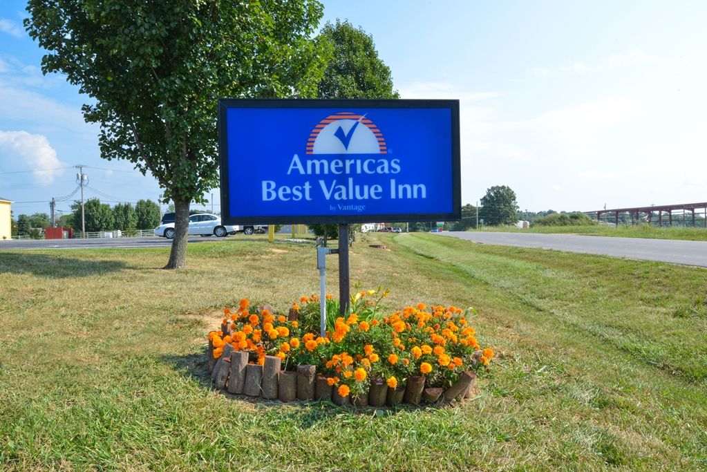 Quality Inn & Suites Brandenburg - Fort Knox Exterior photo