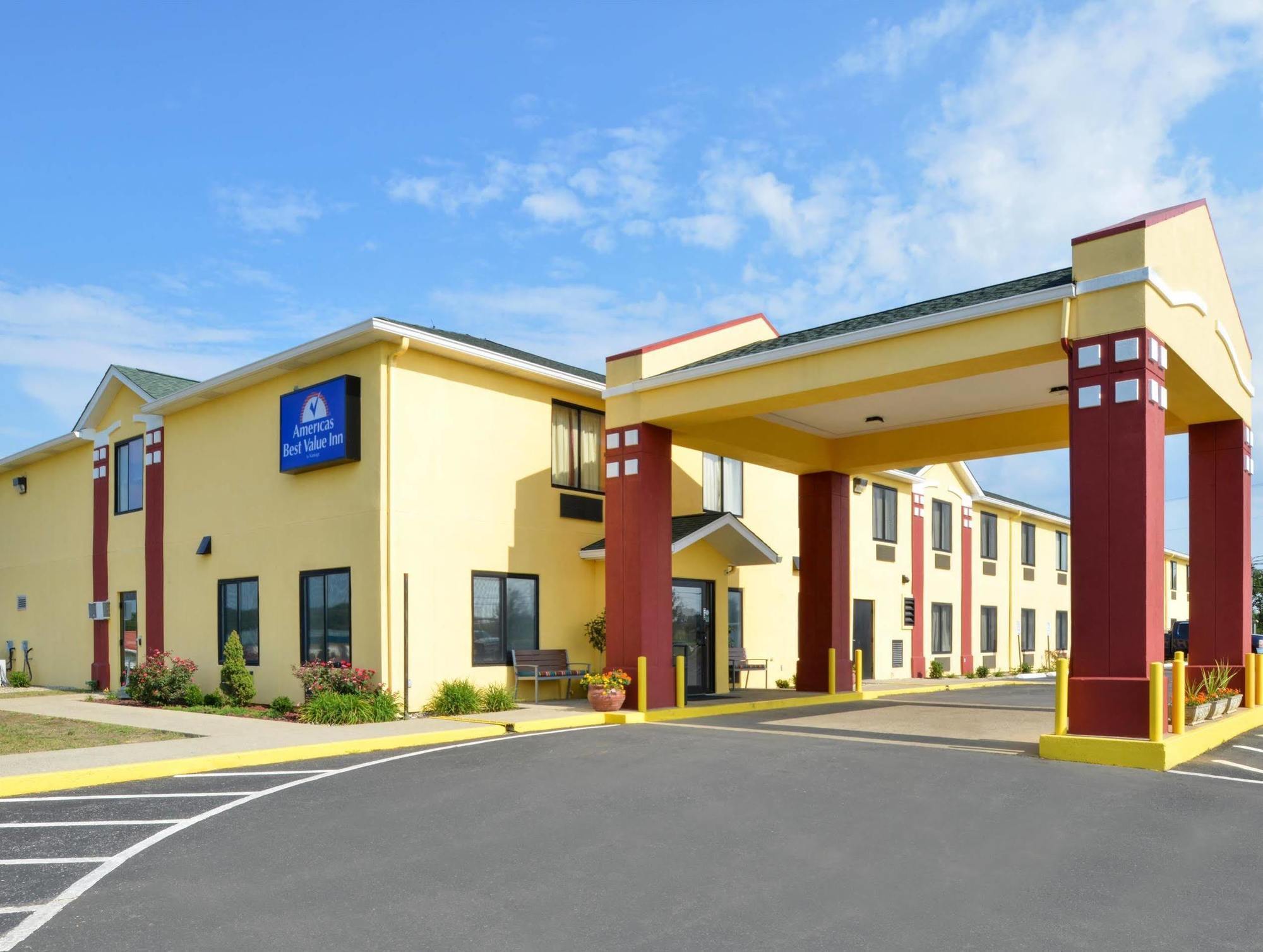 Quality Inn & Suites Brandenburg - Fort Knox Exterior photo