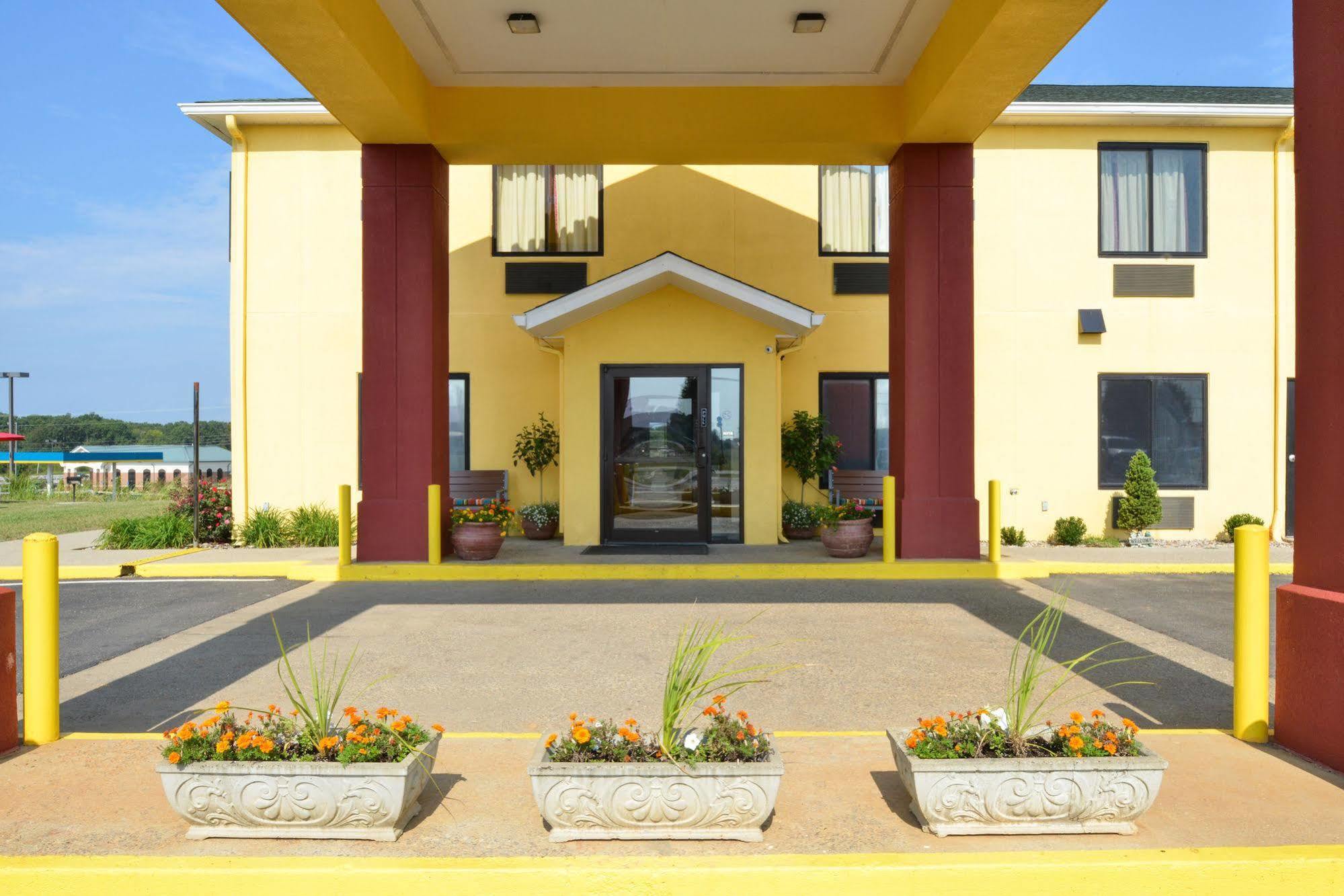 Quality Inn & Suites Brandenburg - Fort Knox Exterior photo